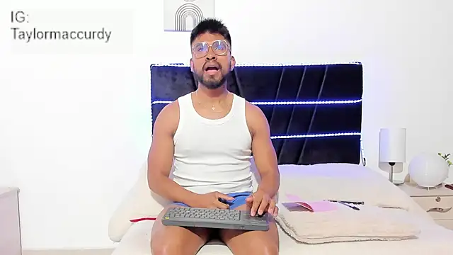 Snapshot of Taylormaccurdy_ chatting on January 2026 03:27:02 PM Taylormaccurdy online show from January 2026 03:27:02 PM