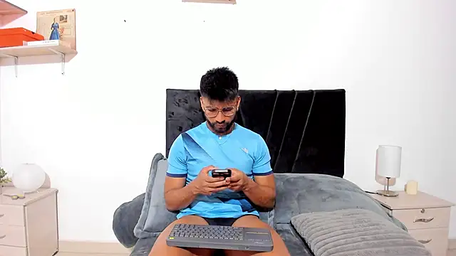 Snapshot of Taylormaccurdy_ chatting on February 2026 04:51:02 PM Taylormaccurdy online show from February 2026 04:51:02 PM