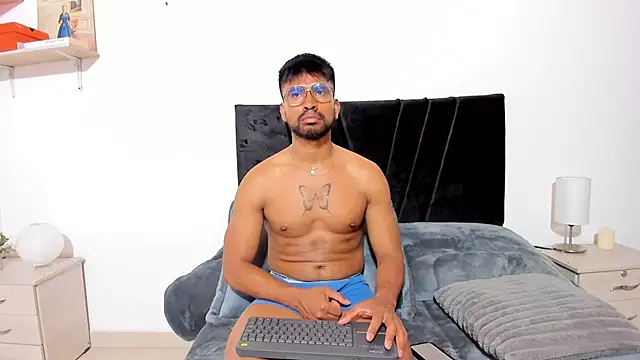 Snapshot of Taylormaccurdy_ chatting on February 2026 03:46:01 PM Taylormaccurdy online show from February 2026 03:46:01 PM