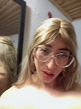 Snapshot of NICOLLE__12 chatting on November 2025 02:15:02 AM NICOLLE 12 online show from November 2025 02:15:02 AM