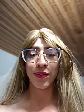 Snapshot of NICOLLE__12 chatting on December 2025 04:22:01 PM NICOLLE 12 online show from December 2025 04:22:01 PM