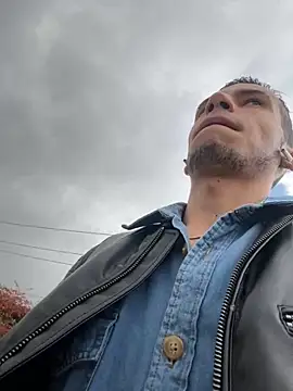 Snapshot of wiland_hot23 chatting on October 2025 06:32:02 PM wiland hot23 online show from October 2025 06:32:02 PM