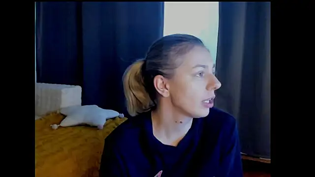 Snapshot of AnaLure chatting on October 2025 06:54:01 AM AnaLure online show from October 2025 06:54:01 AM