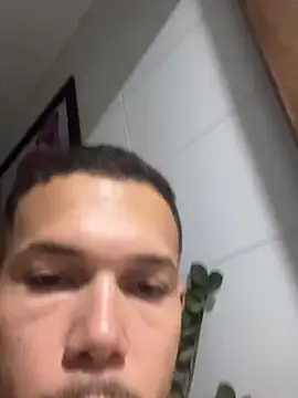 Snapshot of MCLZK chatting on April 2026 08:39:02 PM MCLZK online show from April 2026 08:39:02 PM