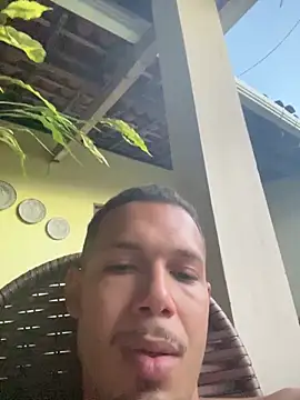 Snapshot of MCLZK chatting on April 2026 08:32:02 PM MCLZK online show from April 2026 08:32:02 PM