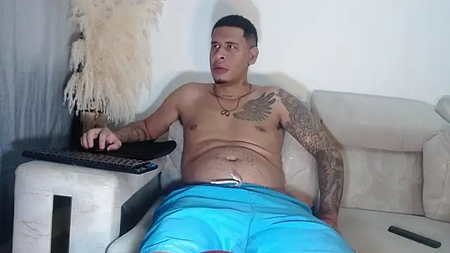 Snapshot of Adrew_fox chatting on October 2025 11:26:02 PM Adrew fox online show from October 2025 11:26:02 PM