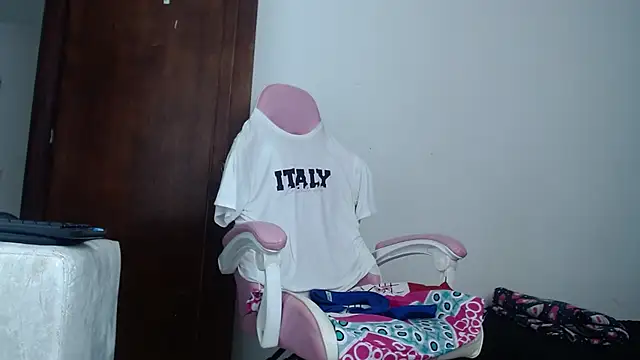 Snapshot of Adrew_fox chatting on October 2025 05:33:02 PM Adrew fox online show from October 2025 05:33:02 PM