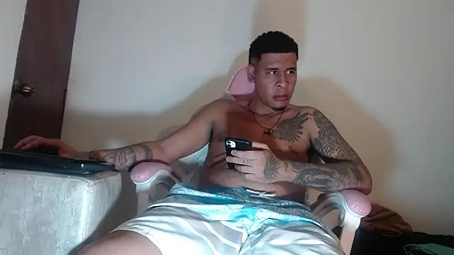 Snapshot of Adrew_fox chatting on October 2025 10:47:02 PM Adrew fox online show from October 2025 10:47:02 PM