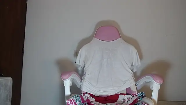 Snapshot of Adrew_fox chatting on November 2025 07:13:01 PM Adrew fox online show from November 2025 07:13:01 PM