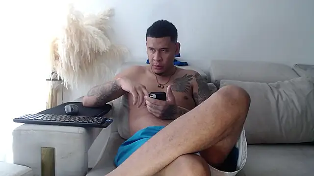 Snapshot of Adrew_fox chatting on November 2025 04:20:02 PM Adrew fox online show from November 2025 04:20:02 PM