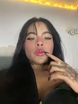 Snapshot of Veeronica_ chatting on October 2025 11:02:01 PM Veeronica online show from October 2025 11:02:01 PM