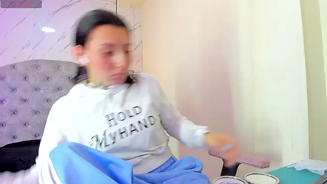 Iris  77 online show from October 2025 07:00:01 PM