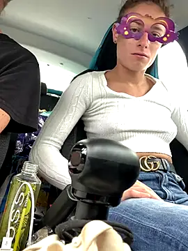 Snapshot of GoldenPussy1329 chatting on October 2025 10:04:01 AM GoldenPussy1329 online show from October 2025 10:04:01 AM