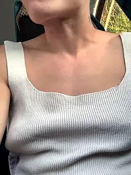 Snapshot of GoldenPussy1329 chatting on October 2025 04:20:02 PM GoldenPussy1329 online show from October 2025 04:20:02 PM