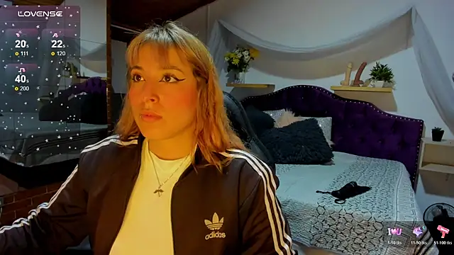 sophialyh 1 online show from October 2025 12:49:02 PM