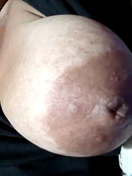 Hotmommax online show from February 2026 07:59:01 PM