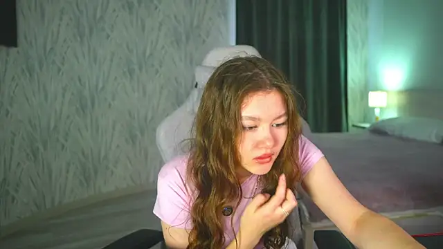 LewisThrone online show from September 2025 04:17:01 AM