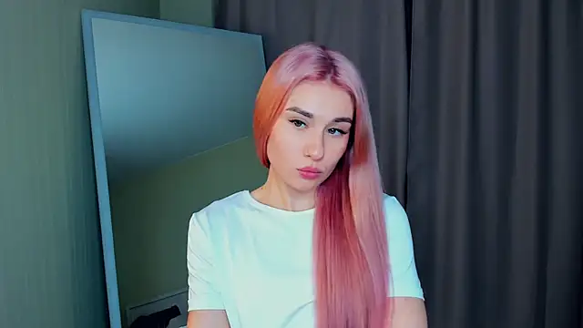 Snapshot of MinaRuzzo chatting on December 2025 05:49:02 AM MinaRuzzo online show from December 2025 05:49:02 AM