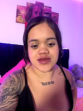 Snapshot of Sussyroxxx chatting on November 2025 06:04:02 AM Sussyroxxx online show from November 2025 06:04:02 AM