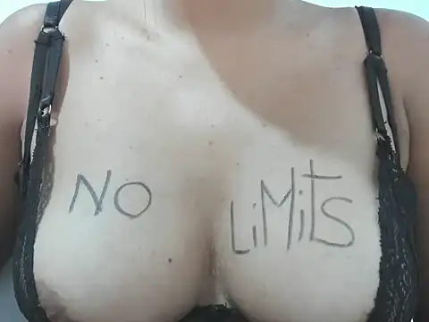 Valentinahot7 online show from December 2025 04:01:01 PM