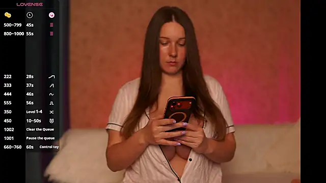 Snapshot of girl_kiraa chatting on July 2026 06:23:01 PM girl kiraa online show from July 2026 06:23:01 PM