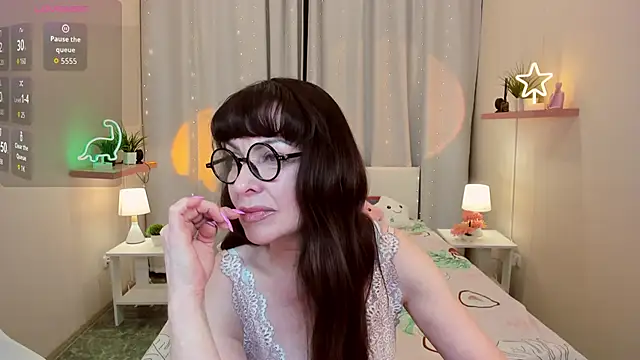 Snapshot of LindaRomero chatting on November 2025 07:43:01 AM LindaRomero online show from November 2025 07:43:01 AM