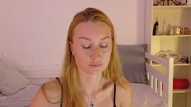 MysticRoxanne online show from October 2025 07:42:02 PM