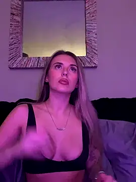 Snapshot of EllieEllxx chatting on October 2025 08:09:02 PM EllieEllxx online show from October 2025 08:09:02 PM