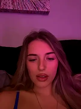 Snapshot of EllieEllxx chatting on October 2025 07:14:02 PM EllieEllxx online show from October 2025 07:14:02 PM