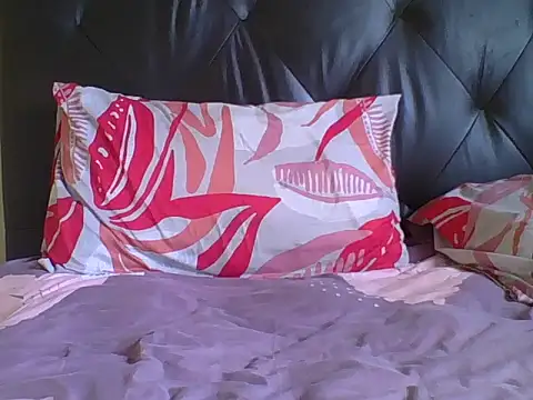 Snapshot of carrie_tee chatting on October 2025 11:36:02 AM carrie tee online show from October 2025 11:36:02 AM