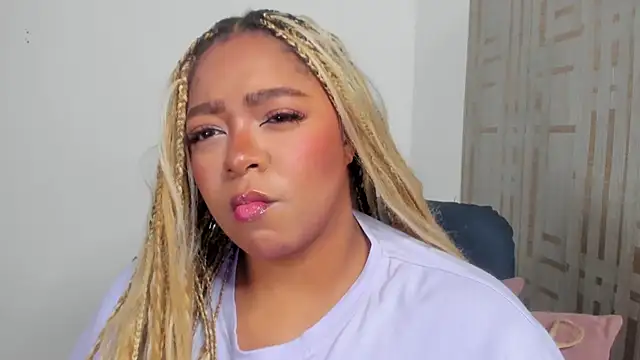 Snapshot of Fenty_melo chatting on April 2026 04:15:01 AM Fenty melo online show from April 2026 04:15:01 AM