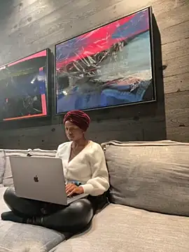 tia   fox online show from November 2025 10:15:02 AM