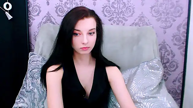 DominantLuna online show from May 2026 07:32:01 PM