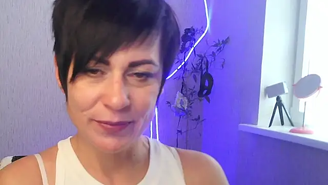 Ashley Brookss online show from November 2025 10:58:01 AM