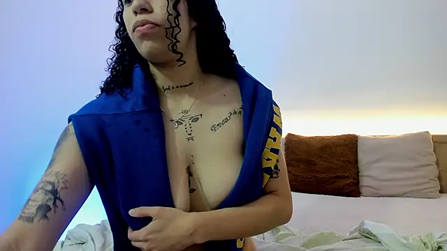 Snapshot of Annie_roselle chatting on December 2025 12:20:01 PM Annie roselle online show from December 2025 12:20:01 PM