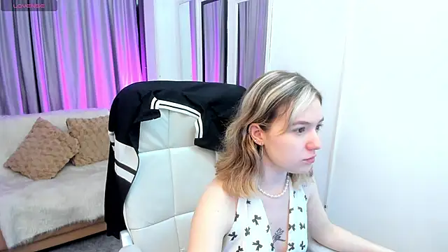 Snapshot of Lucia_Copper chatting on October 2025 11:55:01 AM Lucia Copper online show from October 2025 11:55:01 AM