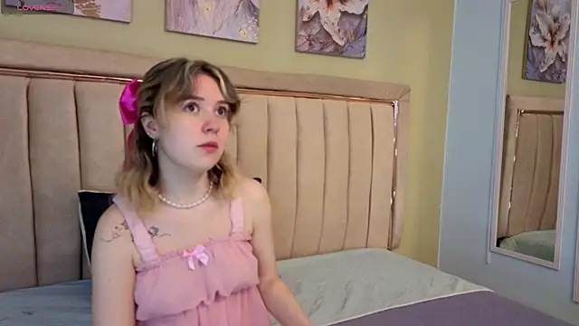 Snapshot of Lucia_Copper chatting on November 2025 12:03:01 PM Lucia Copper online show from November 2025 12:03:01 PM