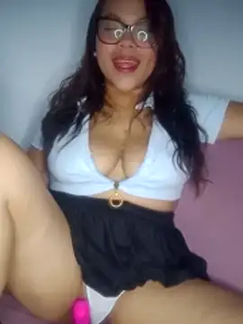 Snapshot of loren_g08 chatting on November 2025 05:41:01 AM loren g08 online show from November 2025 05:41:01 AM