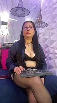 Marianasmitt online show from October 2025 12:28:02 PM