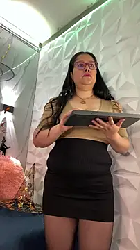 Marianasmitt online show from November 2025 12:18:02 PM