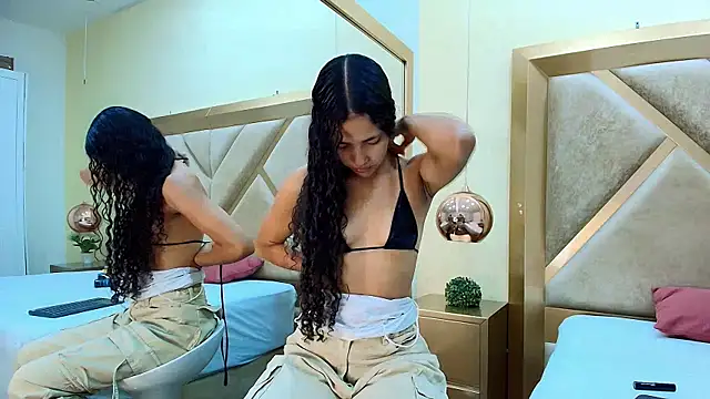 Megan Siner online show from November 2025 12:06:01 PM