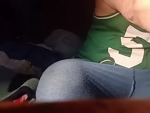 Snapshot of macKnd chatting on October 2025 05:47:01 PM macKnd online show from October 2025 05:47:01 PM