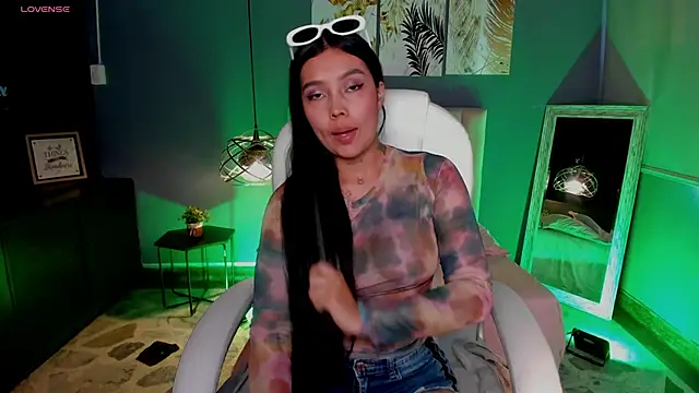 Juliieta Evans online show from October 2025 08:20:01 PM