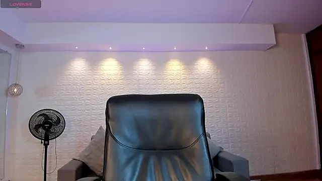 VenusCooper online show from November 2025 12:38:02 PM