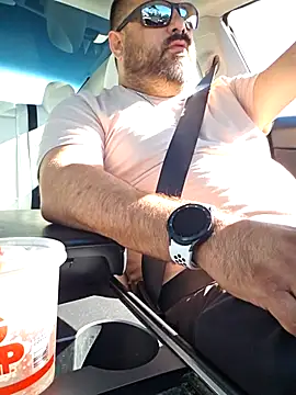 Roddog18 online show from November 2025 08:11:02 PM