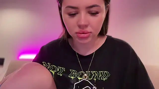 Snapshot of AlmaryKim chatting on October 2025 08:41:01 PM AlmaryKim online show from October 2025 08:41:01 PM