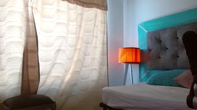 Snapshot of roxx_iie chatting on October 2025 06:30:02 PM roxx iie online show from October 2025 06:30:02 PM