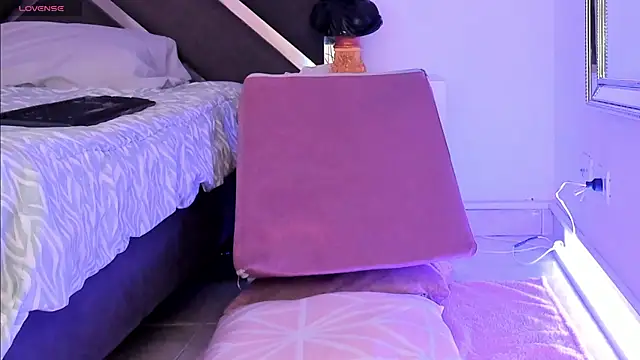 Snapshot of Neereth chatting on October 2025 08:51:01 PM Neereth online show from October 2025 08:51:01 PM