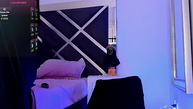 Snapshot of Neereth chatting on October 2025 09:01:01 PM Neereth online show from October 2025 09:01:01 PM