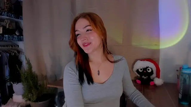 Snapshot of AmaruBloom chatting on December 2025 06:20:02 AM AmaruBloom online show from December 2025 06:20:02 AM